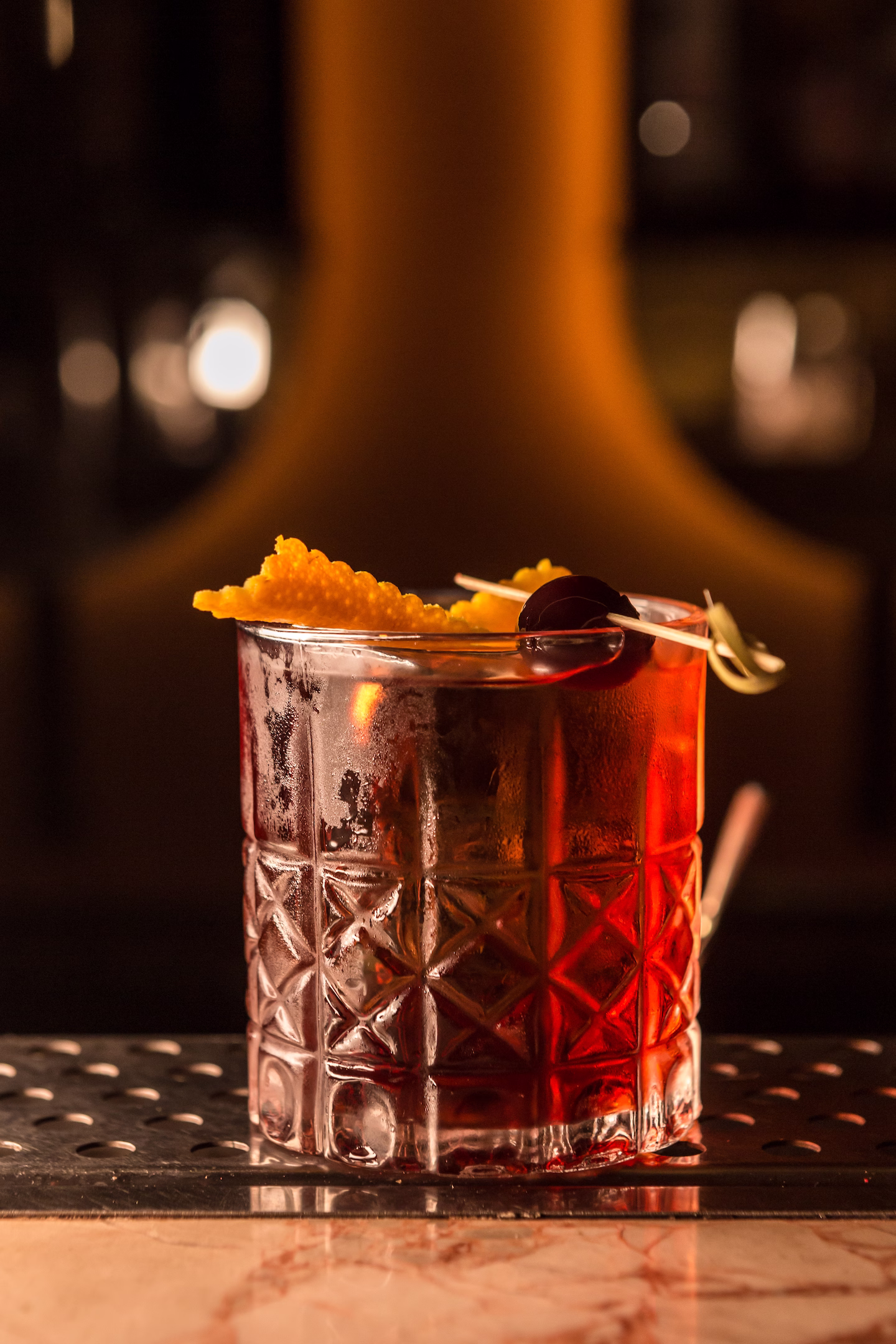 Коктейль Negroni в Pure & Naive в Києві.